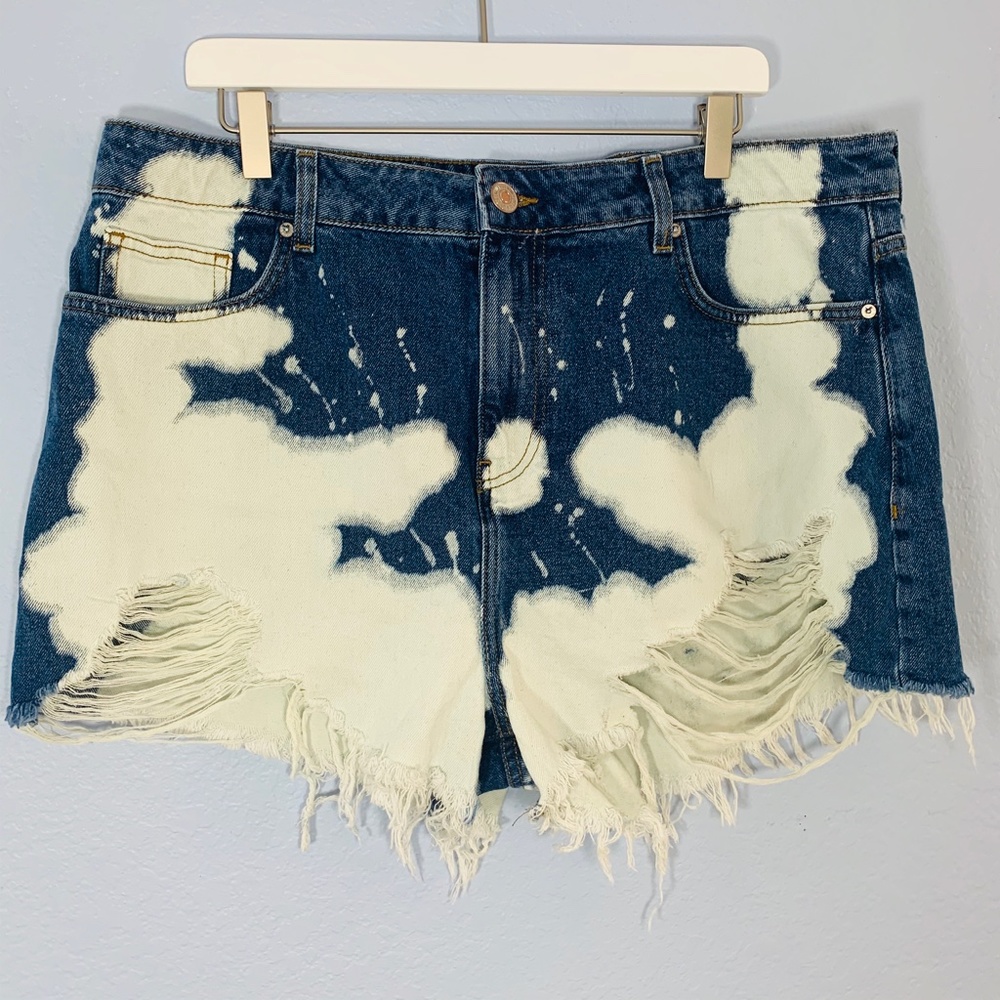SOLD Forever 21 High Waisted Cut Off Shorts Bleach - Picture 3 of 7